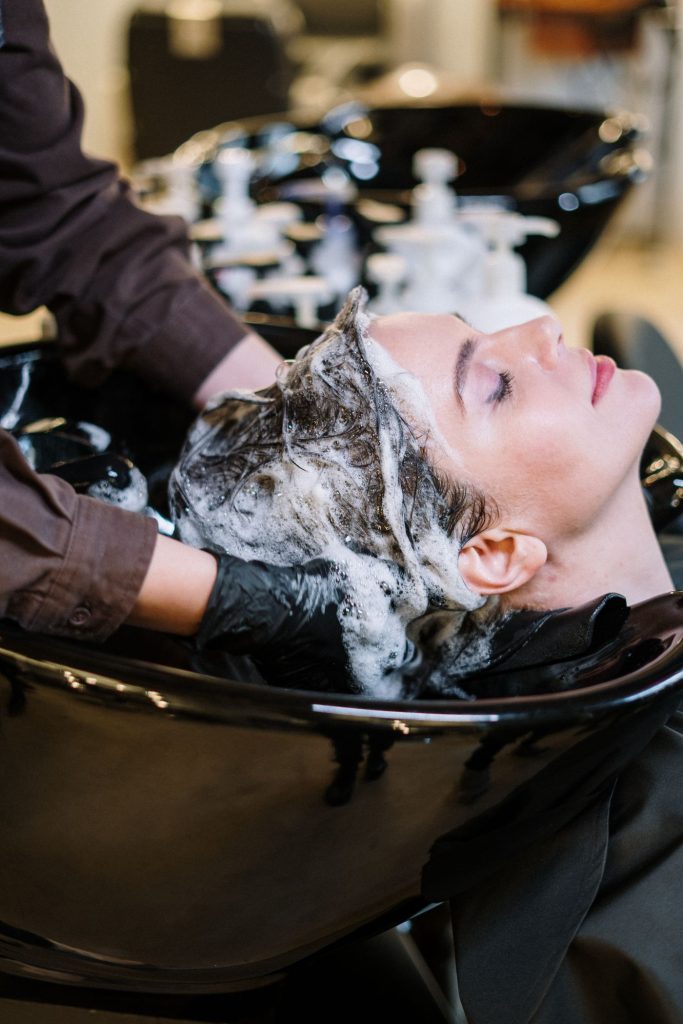 Woman with fine hair after a wash and blow-dry